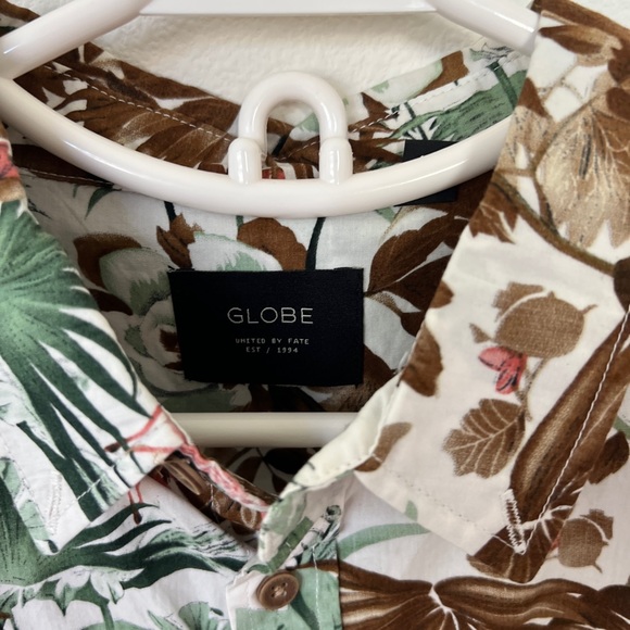 Globe Hawaiian Shirt Set Up Size L. - Picture 3 of 5